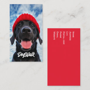 Happy Labrador in einer Roten Beanie Unter blauem  Visitenkarte