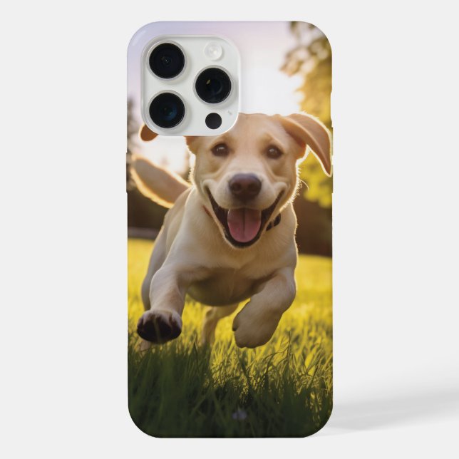 Happy Labrador Puppy Running iPhone 15 Pro Max Hülle (Rückseite)