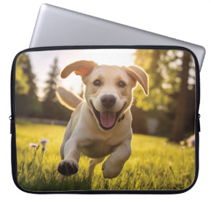 Happy Labrador Puppy Running Laptopschutzhülle