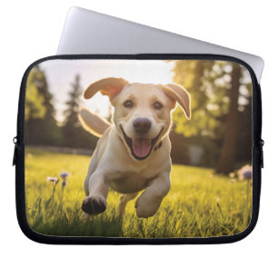 Happy Labrador Puppy Running Laptopschutzhülle