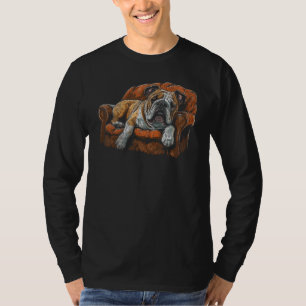 Happy Lazy English Bulldog sitzt auf dem Sofa Dog T-Shirt