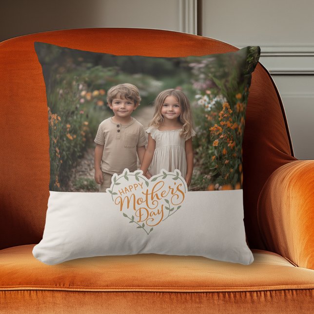 Happy Mother's Day Heart Typografy Foto Kissen (Shown on a 16" x 16" pillow)