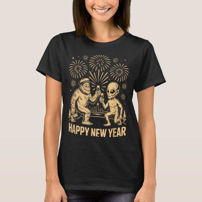 Happy New Year 2026 Funny Bigfoot And Alien Lovers T-Shirt (Vorderseite)