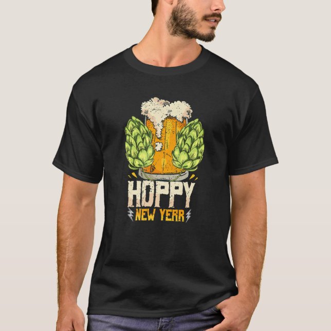 Happy New Year Hoppy Beer Funny Drinker Pun Humor T-Shirt (Vorderseite)