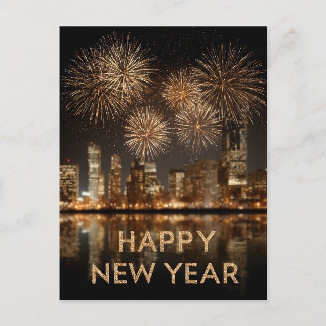 "Happy New Year" mit Feuerwerken über einer Stadt Postkarte (Vorderseite)