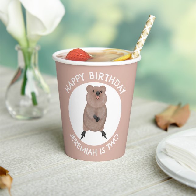 Happy niedlich Quokka personalisierter Cartoon Geb Pappbecher (In Situ)