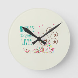 Happy Nurses Day, Niedlicher Vogel auf Streifen Runde Wanduhr