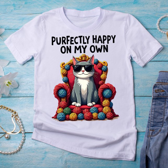 Happy on My Own - Confident Cat T-Shirt (Von Creator hochgeladen)