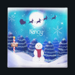 Happy Personalisiert Christmas Snowman Magnet<br><div class="desc">Dieses Design hat einen nordpol-christlichen Hintergrund mit santa und seinem Rentier und einem Schneemann</div>