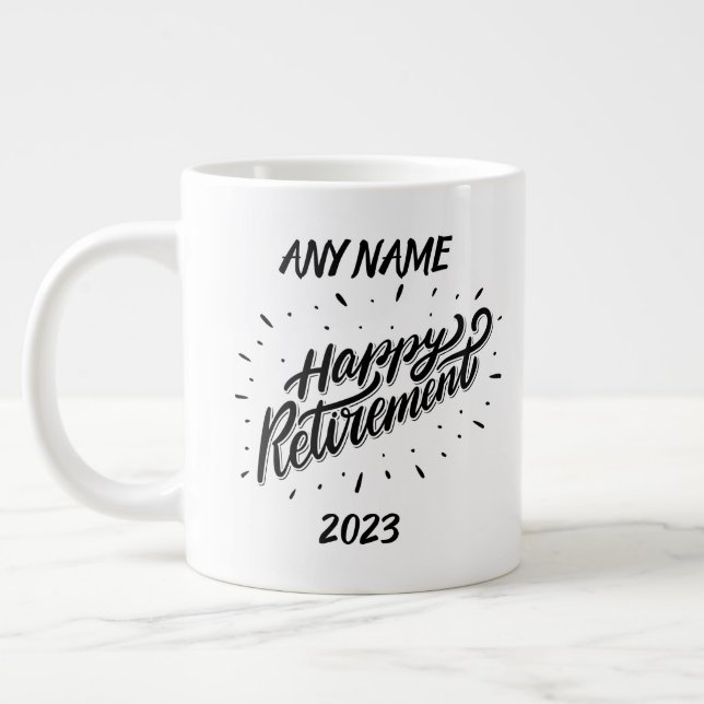 Happy Retirement 2023 - Personalisiertes Geschenk  Jumbo-Tasse (Links)