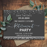 Happy Retirement Silver Confetti Save the Date<br><div class="desc">Leicht anzupassen Party für den Ruhestand Save the Date. Kein Foto,  kein extravagantes Drehbuch und kein silbernes Konfetti-Design. Verschiedene Farben sind verfügbar. Flachfarbe. Der gesamte Text ist einstellbar. Große Erinnerung für Ihr großes Party in der Pensionierung!</div>