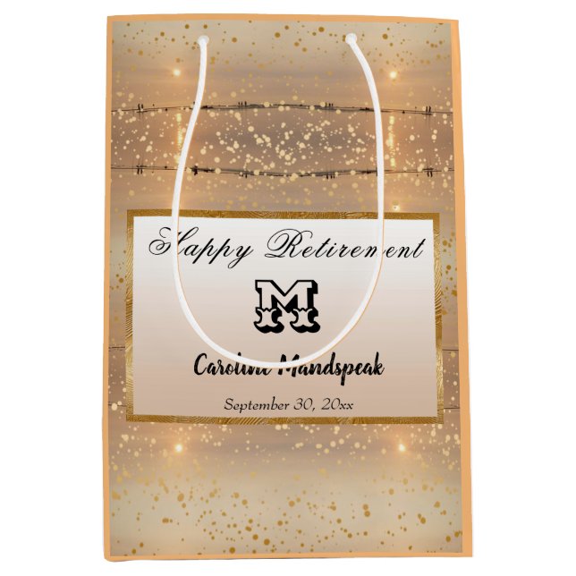 Happy Retirement Walk on Sunny Beach Gold Confetti Mittlere Geschenktüte (Vorderseite)
