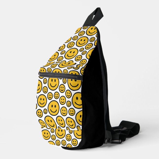 Happy Smiling Face Emoji Sling Backpack Crossbody Bag (Rechte Ecke)