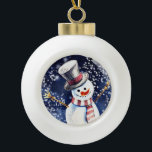Happy Snowman Art Keramik Kugel-Ornament<br><div class="desc">Traditionelles Weihnachtsgemälde von einem glücklichen Schneemann auf niedlichen, dekorativen Ornamenten.</div>