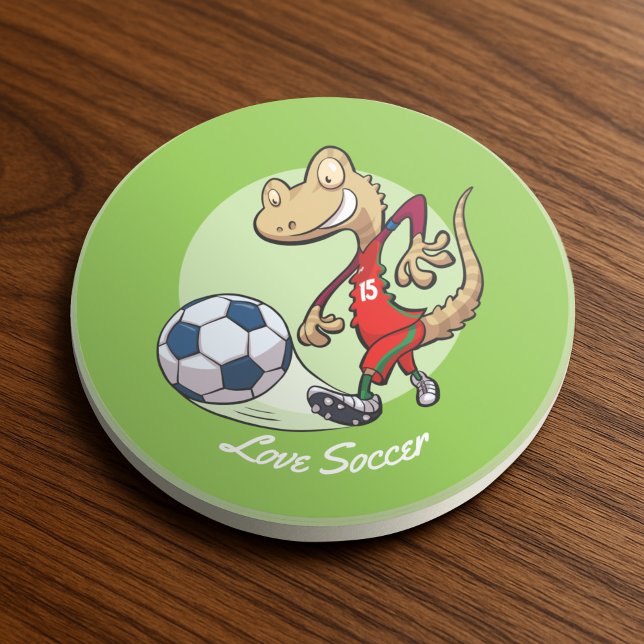 Happy Soccer Star Gecko Kicking Football Cartoon Getränkeuntersetzer (Von Creator hochgeladen)