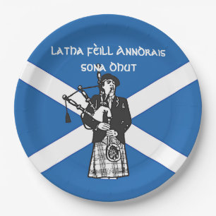 Happy St Andrews Day Flag Bagpiper Large 9" Pappteller