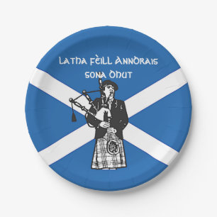 Happy St Andrews Day Flag Bagpiper Small 7" Pappteller