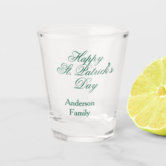 Happy St. Patrick's day family name green sminimal Schnapsglas (Vorderseite)