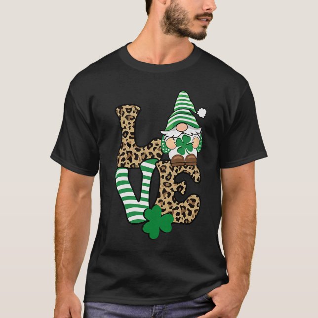 Happy St Patricks Day Gnome Graphic LIEBE Leopard T-Shirt (Vorderseite)
