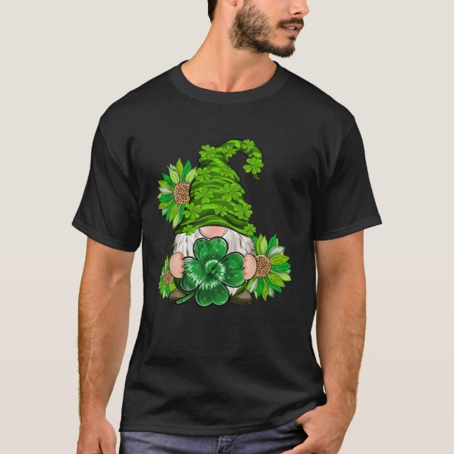 Happy St Patrick's Day Gnome with Leopard Sunflowe T-Shirt (Vorderseite)