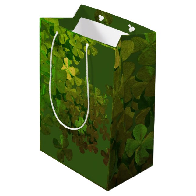 Happy St.Patrick's Day,irische Kleeblätter Mittlere Geschenktüte (Rückseite Schrägansicht)