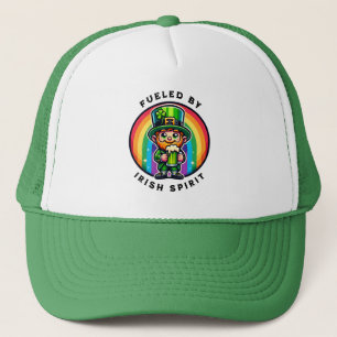 Happy St Patrick's Day Leprechaun mit grünem Bier Truckerkappe