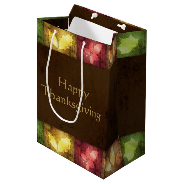 Happy Thanksgiving Grunge Blätter Mittlere Geschenktüte (Vorderseite Schrägansicht)