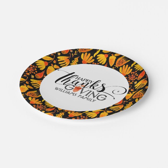 Happy Thanksgiving Moderne Typografie Pappteller (Schrägansicht)