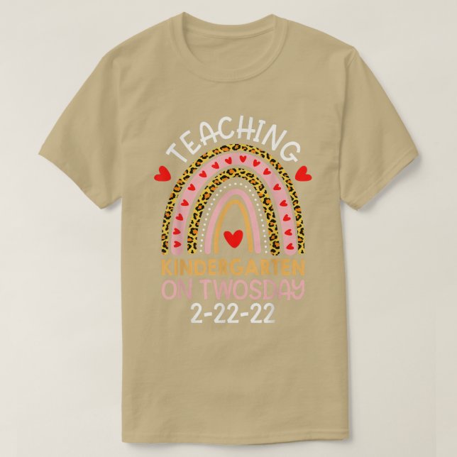 Happy Twosday 2-22-22 Unterricht Kindergarten auf  T-Shirt (Design vorne)