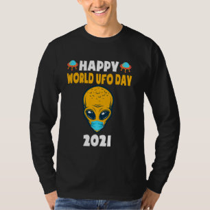 Happy Ufo Day 2021 Niedliche Alien Head Wearing Ma T-Shirt
