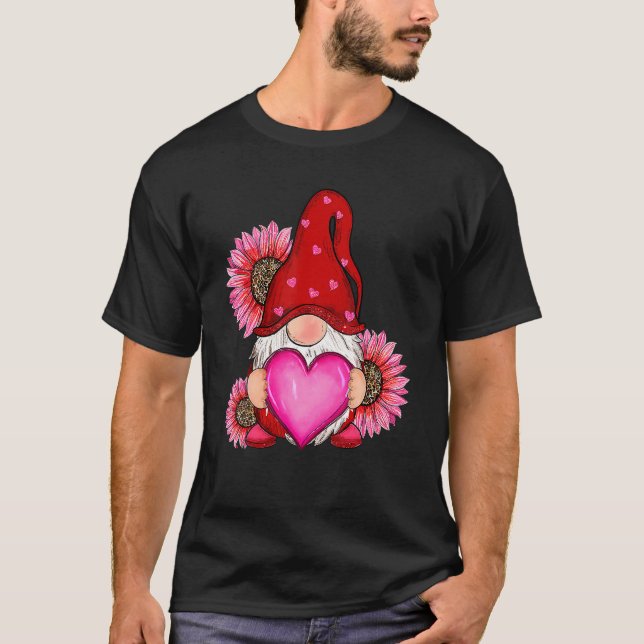 Happy Valentine's Day Gnome With Leopard Heart Sun T-Shirt (Vorderseite)