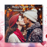 Happy Valentine's Day Personalisiertes Foto & Name<br><div class="desc">Fügen Sie Ihr Lieblings-Foto von Ihnen und Ihrem Partner zu diesem romantischen Puzzle im personalisierenden Bereich hinzu. Sie können auch einen "Feiertagsgruß,  Ihre Namen und das Datum" hinzufügen. Ein romantisches Geschenk zum Valentinstag,  ein Jubiläum oder eine Hochzeit.</div>