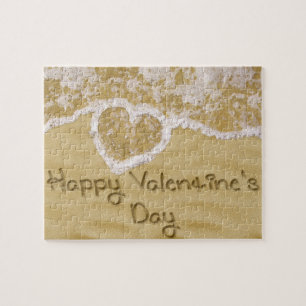 "Happy Valentine's" Herz geschrieben in Sand