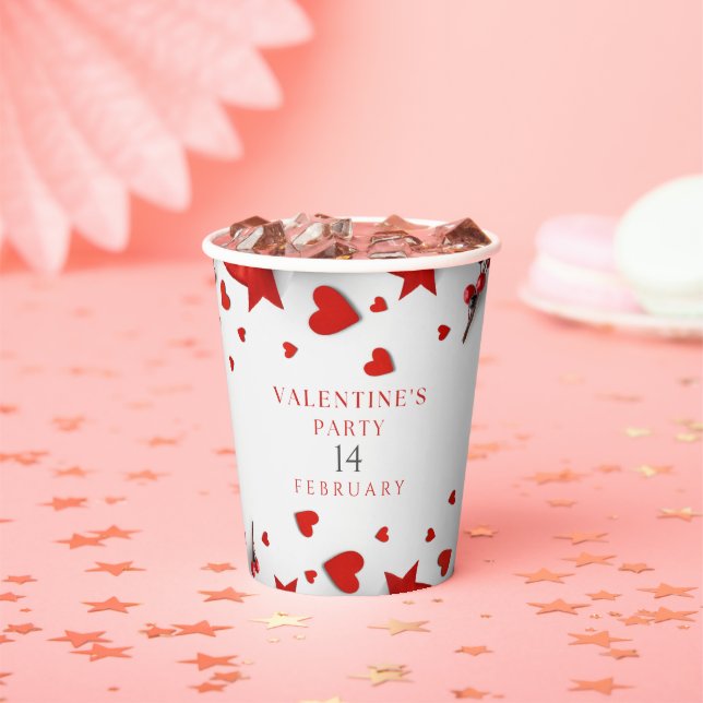 Happy Valentine's Party mit einem roten Herz Pappbecher (Insitu)