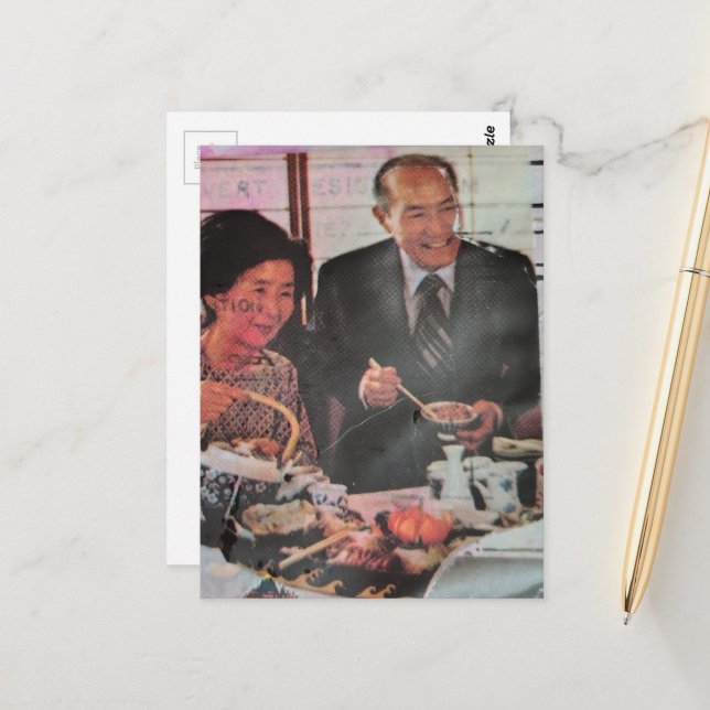 Happy Vintage Couple Eating Postkarte (Vorderseite/Rückseite Beispiel)