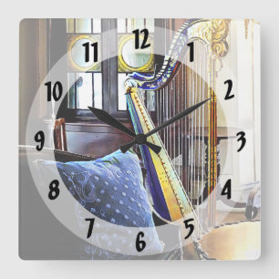 Harfe im Musiksaal Quadratische Wanduhr