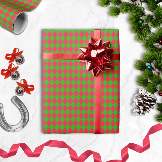 Harlequin Wrapping Paper (Festival Red and Green H Geschenkpapier (Festive red and green jockey silks diamond harlequin pattern wrapping paper roll.)