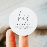 HARLOW Moderne Minimalistische Hochzeit sein Liebl Runder Aufkleber<br><div class="desc">Die Harlow Wedding Collection besticht durch einen modernen Schriftart und ein schlichtes minimalistisches Design. Ideal für Ihr einfaches,  zeitloses Paar.</div>