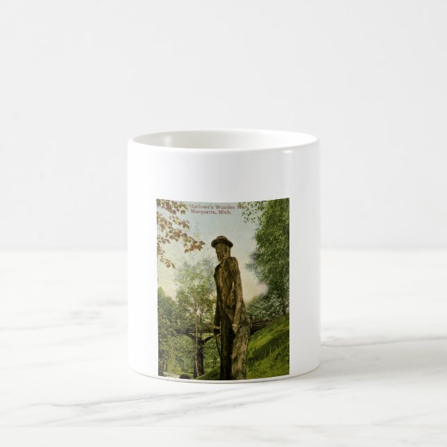 Harlows hölzerner Mann Marquette, Michigan Kaffeetasse (Mittel)