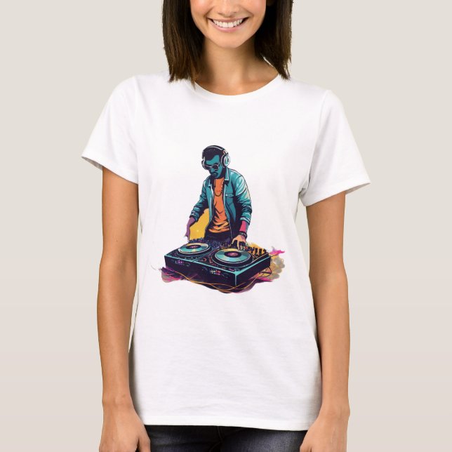 Harmonious Beats: DJ Bridging Worlds T - Shirt. T-Shirt (Vorderseite)