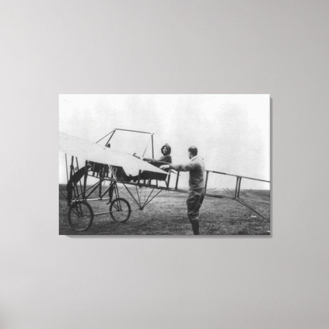 Harriet Quimby auf ihrem Flugzeugfoto Leinwanddruck (Vorderseite)