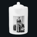 Harriet Tubman Conductor Untergrund Railroad<br><div class="desc">Harriet Tubman, ehemaliger Sklave, wurde ein legendärer Dirigent auf dem Untergrund Railroad. Nachdem sie 1849 in die Freiheit entkam, kehrte sie im nächsten Jahrzehnt mutig mindestens 19 Mal nach Süden zurück. Tubman nannte "Moses" für ihre Führung und führte Sklaven durch ein Netzwerk sicherer Häuser und geheimer Routen auf ihrer gefährlichen...</div>