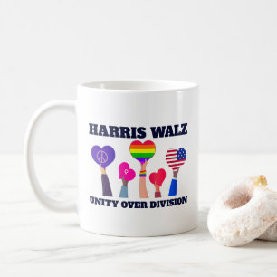 Harris Walz Unity über Division LGBTQ Dark Blue Kaffeetasse