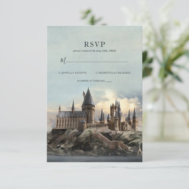 Harry Potter | Hogwarts Castle Wedding RSVP Karte (Stehend Vorderseite)