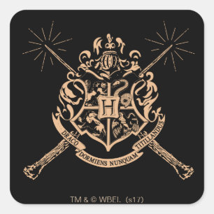Harry Potter   Hogwarts gekreuztes Zauberstab-Wapp Quadratischer Aufkleber