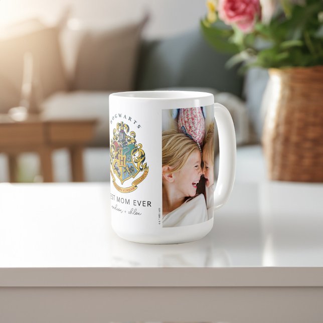 Harry Potter | Hogwarts-Wappen - Beste Mutter Alle Kaffeetasse (Mug on table)