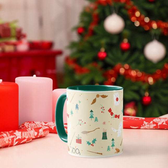 Harry Potter | Weihnachts-Ikonen-Muster Tasse (Mug on table)
