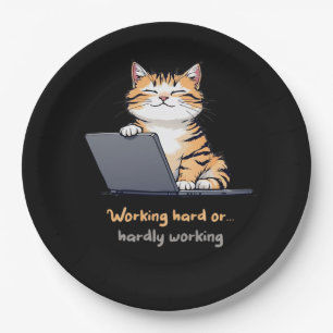 hart arbeitende oder kaum arbeitende Katze Pappteller