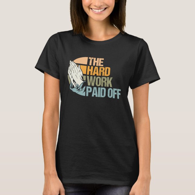 Harte Arbeit belohnt Gebete beantwortet Meme T-Shirt (Vorderseite)