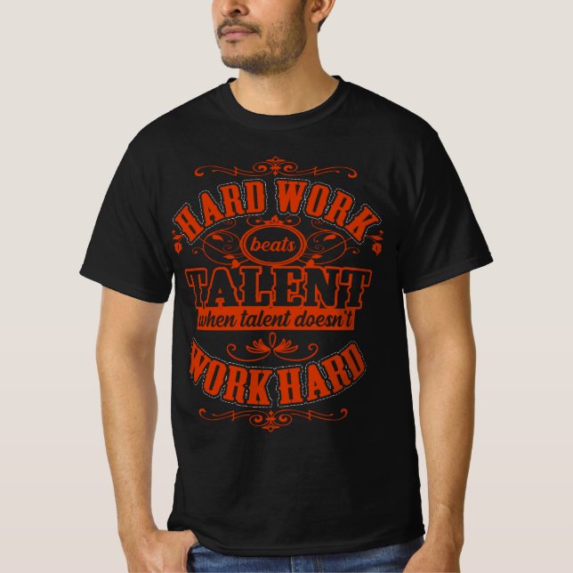harte Arbeit schlägt, wenn Talente nicht hart arbe T-Shirt (Vorderseite)